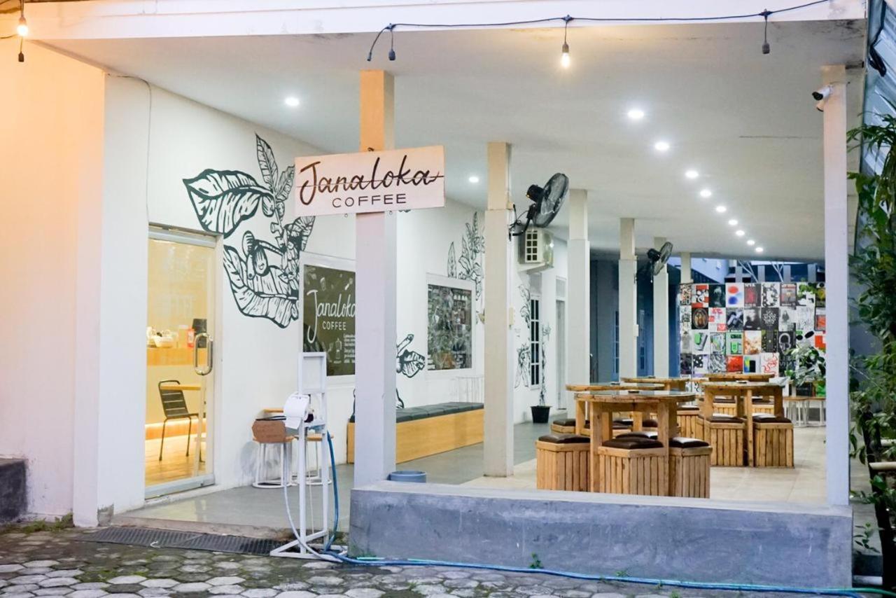 Tamadara Guesthouse Jogja Maguwo Екстериор снимка