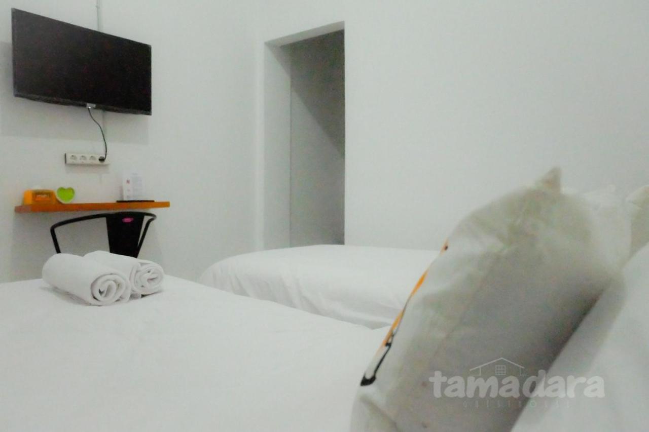 Tamadara Guesthouse Jogja Maguwo Екстериор снимка